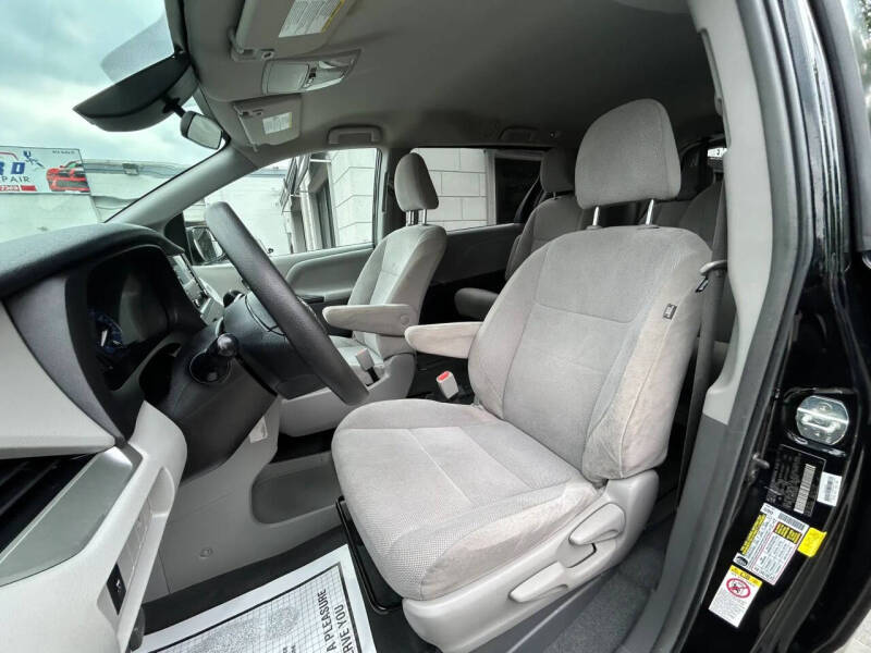 2019 Toyota Sienna L 7-Passenger