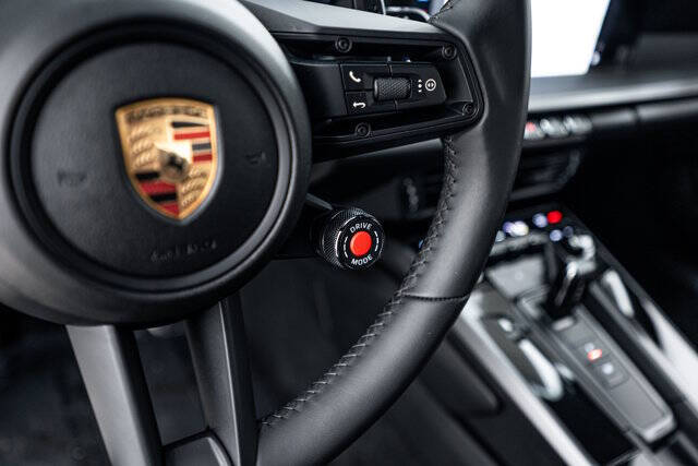 2025 Porsche 911 Carrera