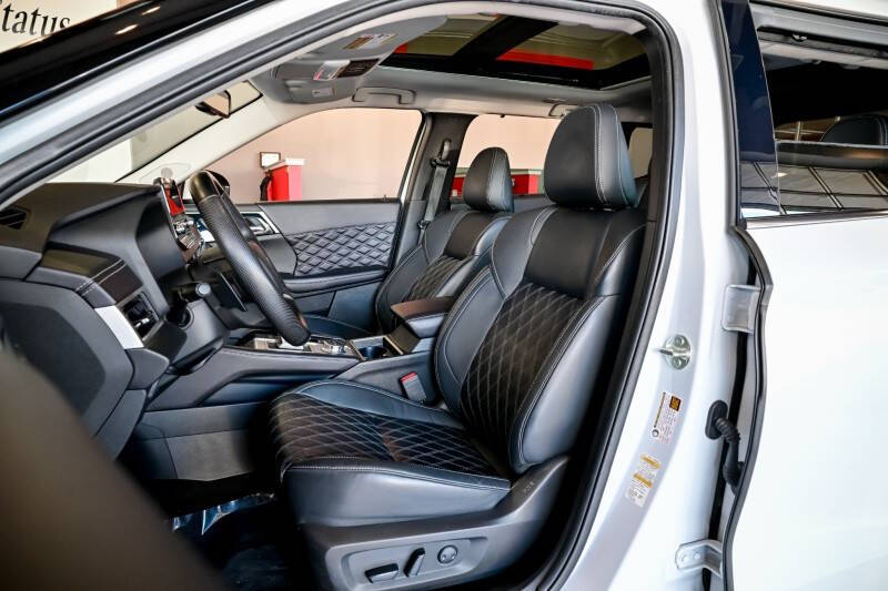 2023 Mitsubishi Outlander PHEV 40th Anniversary