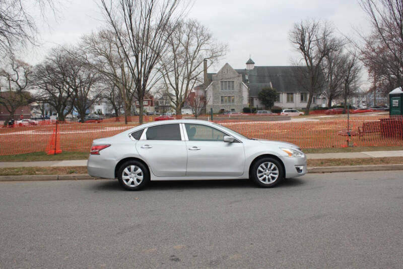 2014 Nissan Altima S's photo
