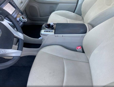 2013 Toyota Prius v Five