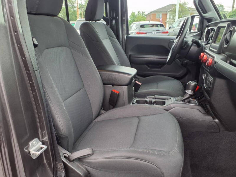 2022 Jeep Gladiator Sport