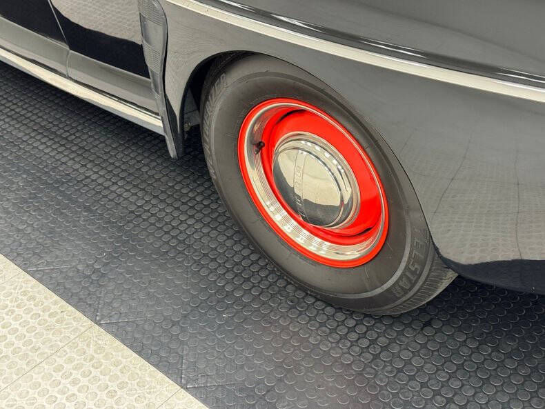 1948 Ford Super Deluxe