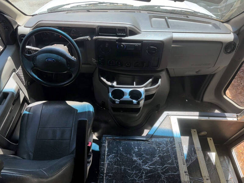 2017 Ford E-Series E-450 SD