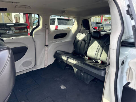 2022 Chrysler Pacifica Touring L