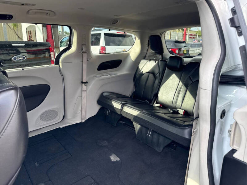 2022 Chrysler Pacifica Touring L