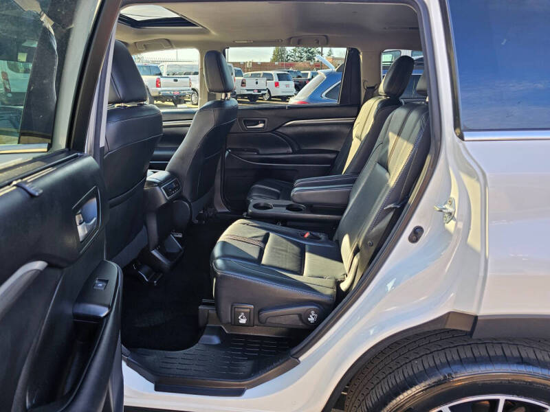 2017 Toyota Highlander SE