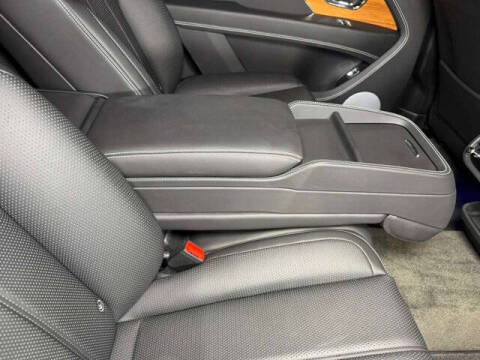 2023 Bentley Bentayga EWB V8