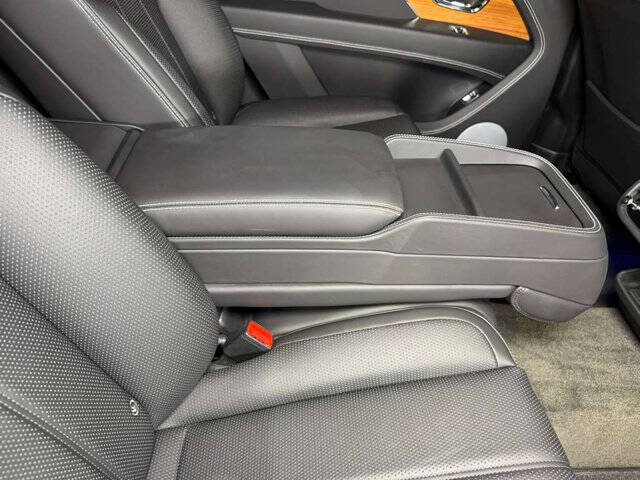 2023 Bentley Bentayga EWB V8