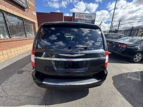 2011 Chrysler Town and Country Touring