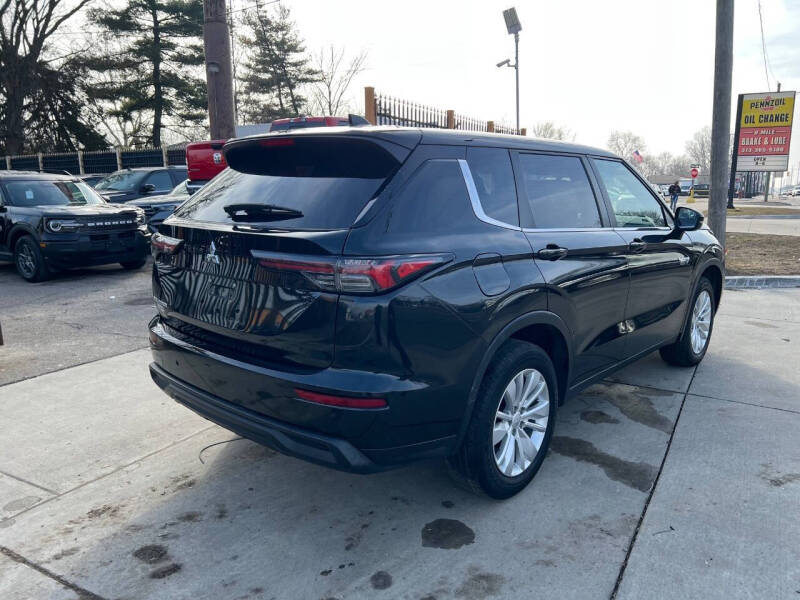 2025 Mitsubishi Outlander ES