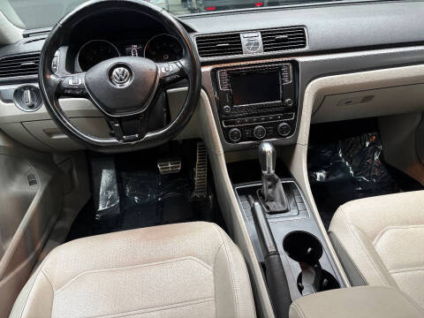 2017 Volkswagen Passat 1.8T R-Line