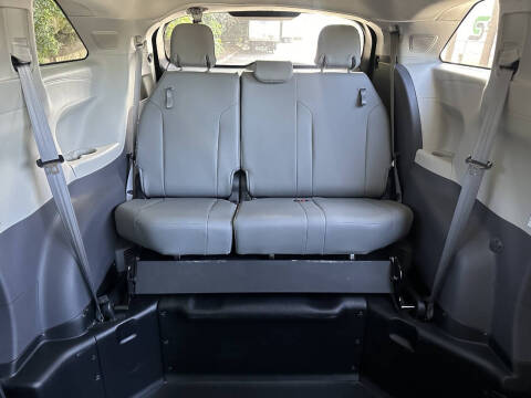 2021 Toyota Sienna XLE 8-Passenger