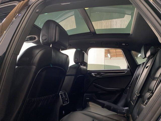 2023 Porsche Macan T