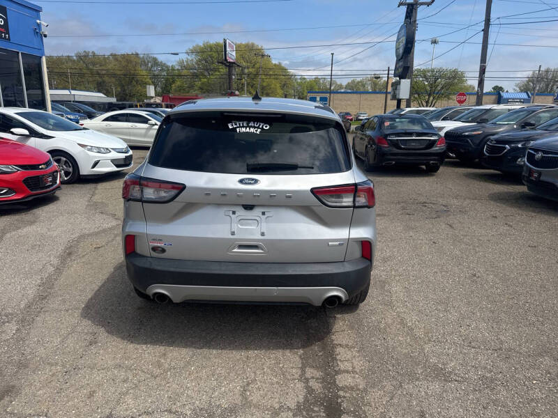 2020 Ford Escape SE