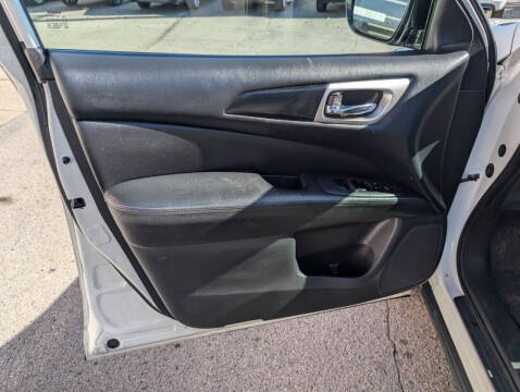 2017 Nissan Pathfinder S