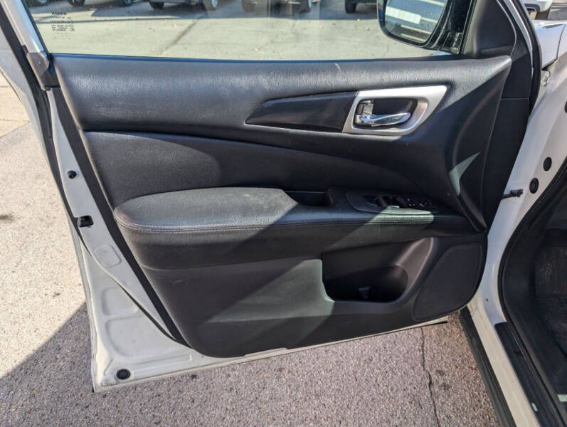 2017 Nissan Pathfinder S