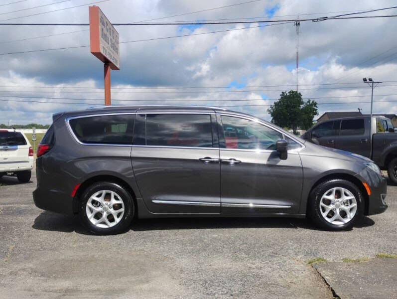 2017 Chrysler Pacifica Touring-L Plus