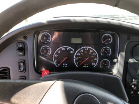 2004 Freightliner M2 106