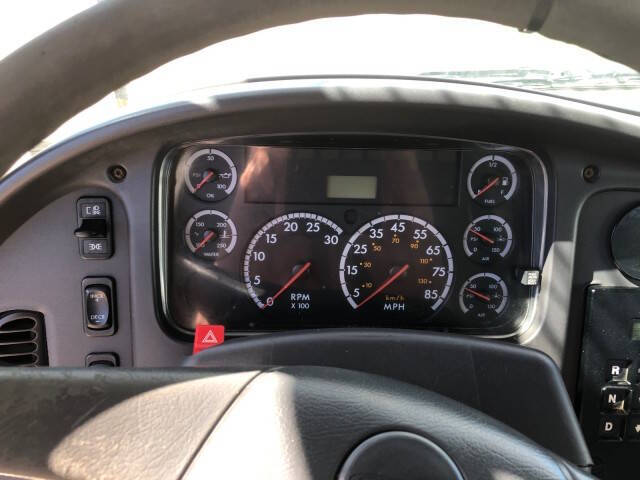 2004 Freightliner M2 106