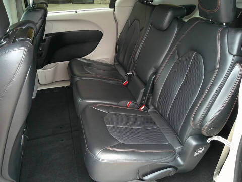 2017 Chrysler Pacifica Touring-L Plus