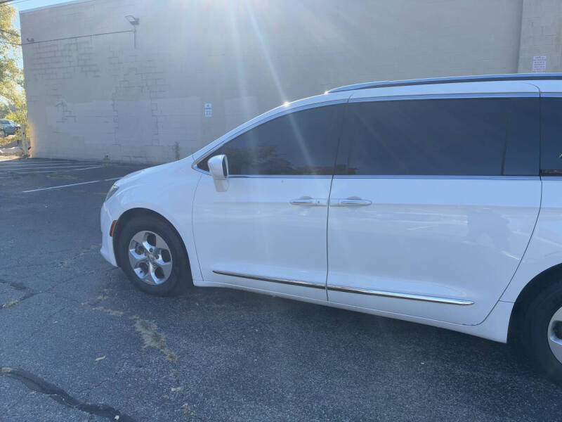 2017 Chrysler Pacifica Touring-L Plus
