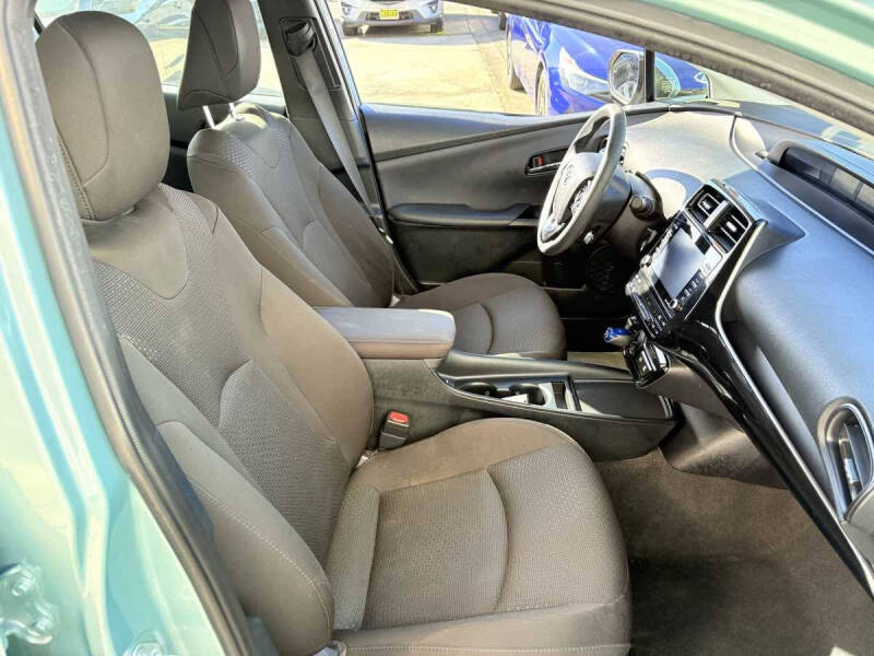 2022 Toyota Prius LE