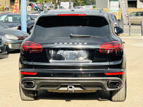 2018 Porsche Cayenne Platinum Edition
