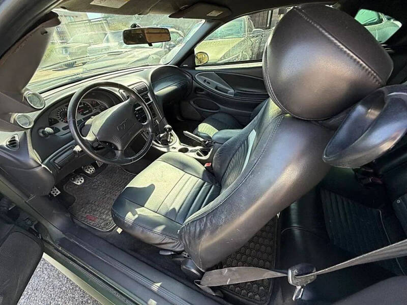 2004 Ford Mustang GT Deluxe