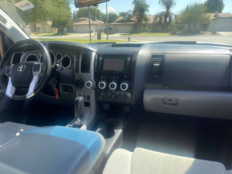 2016 Toyota Sequoia SR5