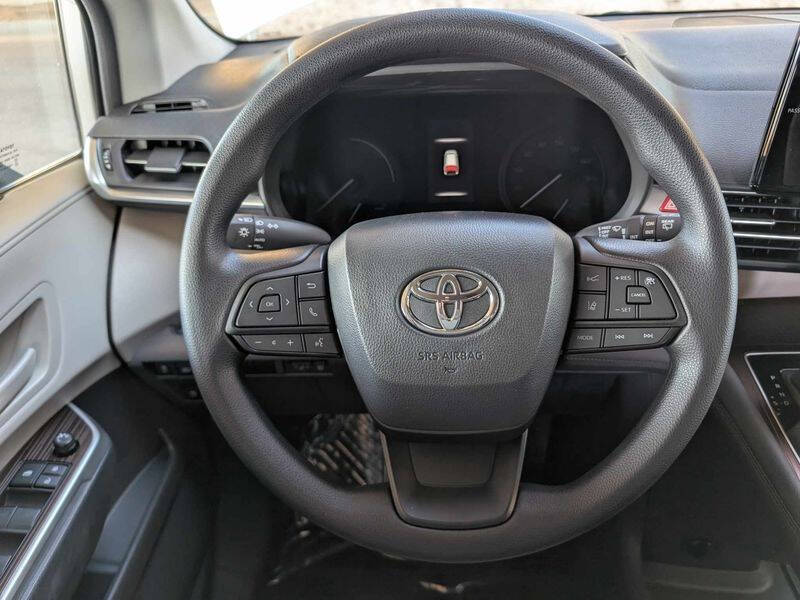 2025 Toyota Sienna LE 8-Passenger