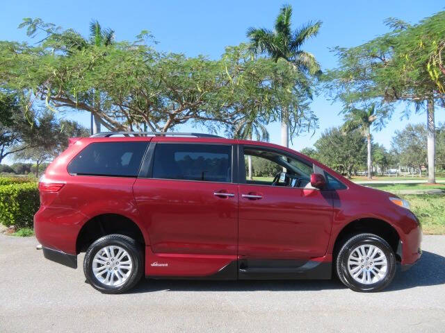 2017 Toyota Sienna XLE Premium 8-Passenger