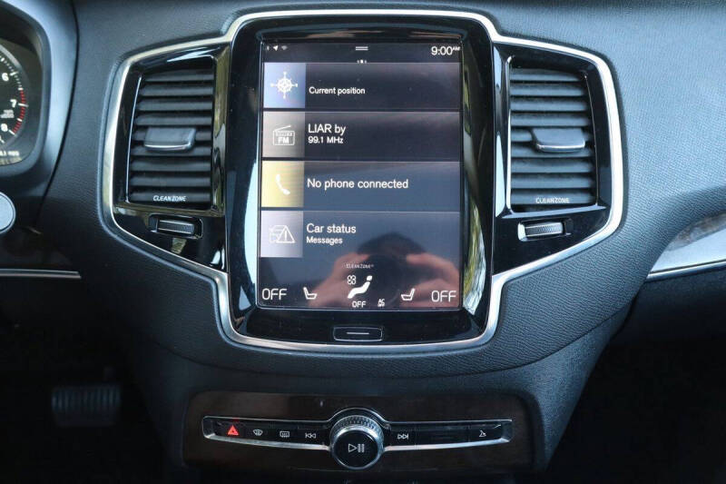 2016 Volvo XC90 T6 Momentum