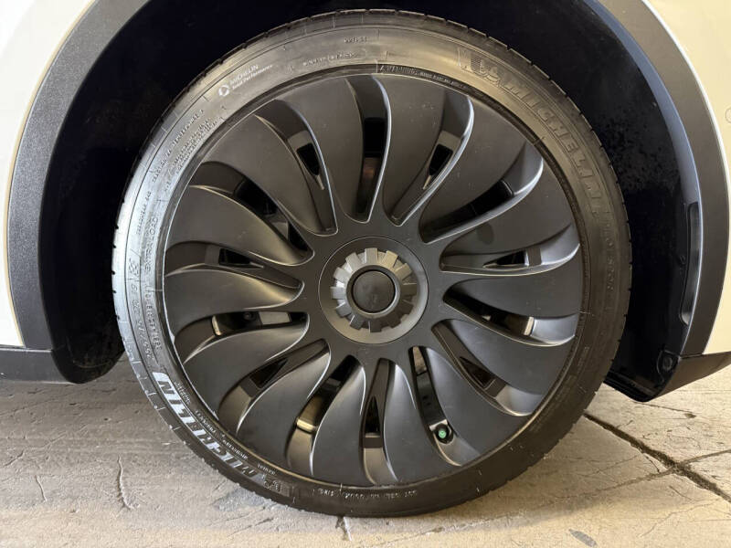2022 Tesla Model Y Long Range - Photo 18