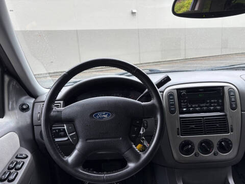 2005 Ford Explorer XLT