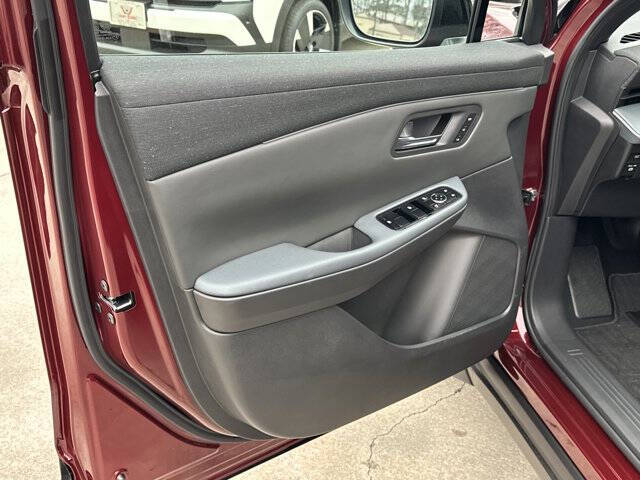 2026 Nissan LEAF Platinum+