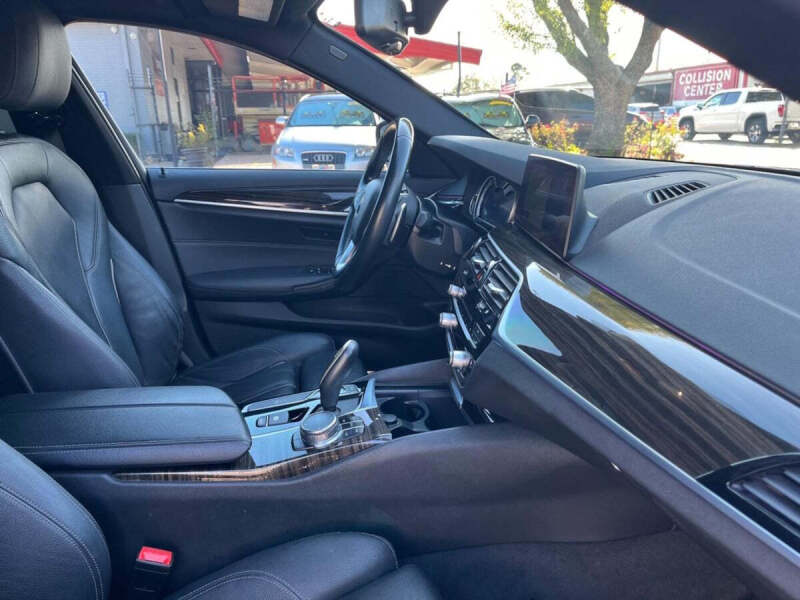 2019 BMW 5 Series 530i