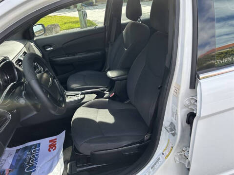 2013 Chrysler 200 LX