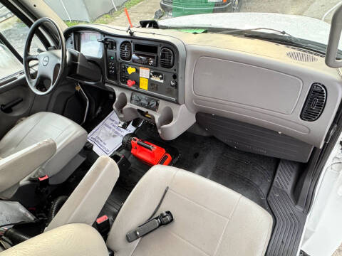 2018 Freightliner M2 106