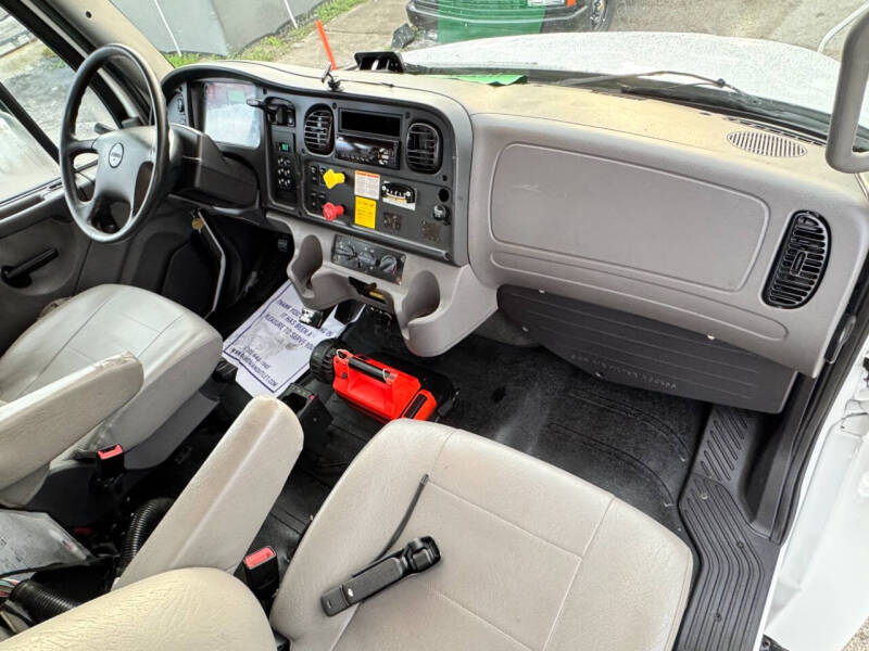 2018 Freightliner M2 106