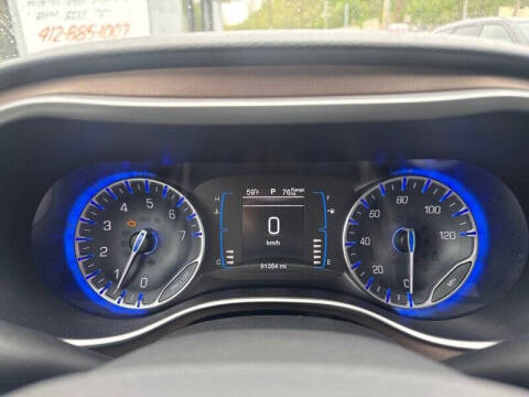 2017 Chrysler Pacifica Touring-L