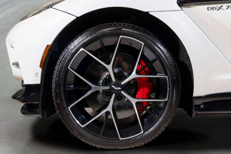 2025 Aston Martin DBX 707