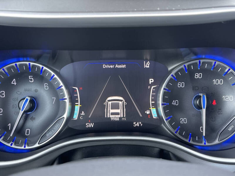 2025 Chrysler Pacifica Select