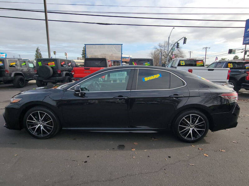 2022 Toyota Camry SE photo 8