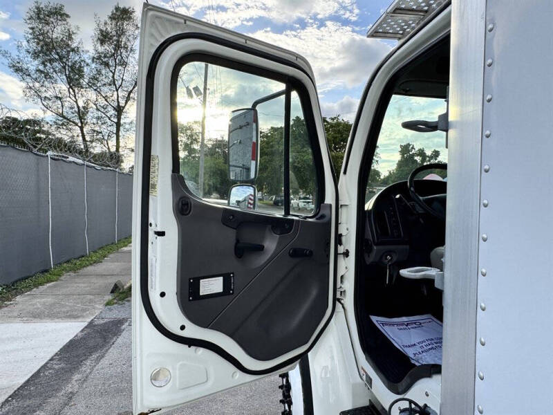 2016 Freightliner M2 106