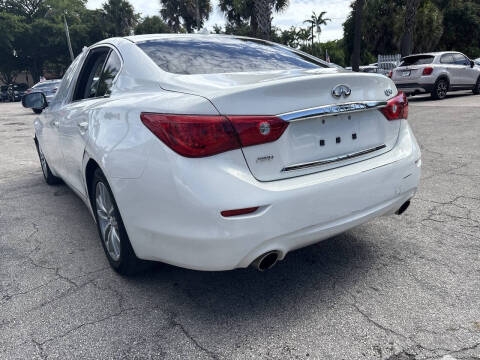 2015 Infiniti Q50 Premium
