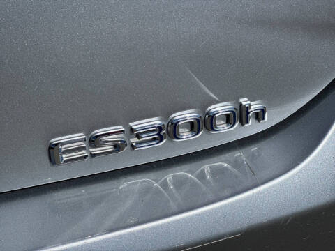 2022 Lexus ES 300h