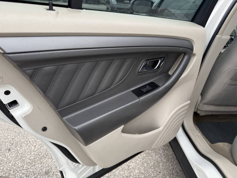 2011 Ford Taurus SEL