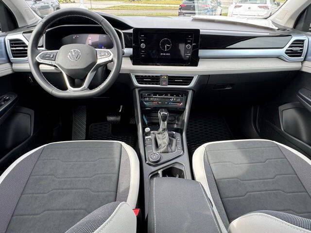 2025 Volkswagen Taos SE 4Motion