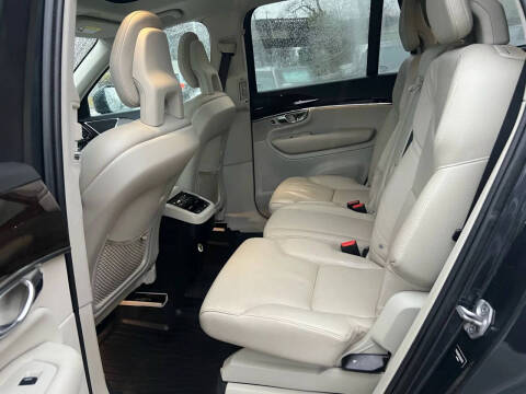 2016 Volvo XC90 T6 Momentum